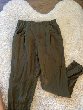 Elodie Olive Green Relaxed Women's Trousers